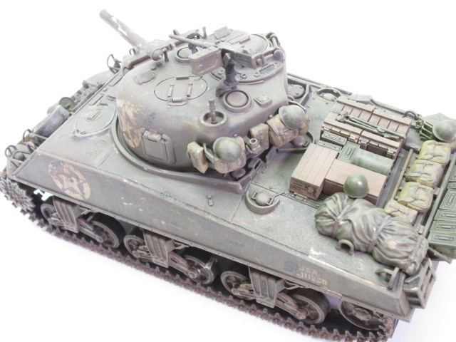 塗装済みタミヤ 1/35 M4 シャーマン戦車のプラモデルを買取させて頂きました。