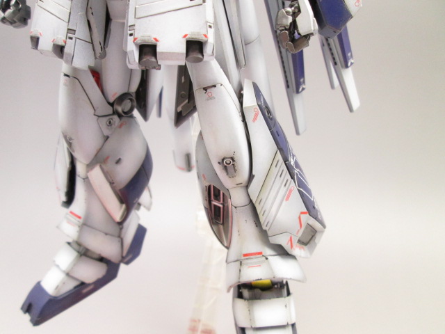 MG 1/100 Hi-νガンダム Ver.Ka + HWS拡張セット塗装済完成品の脚部