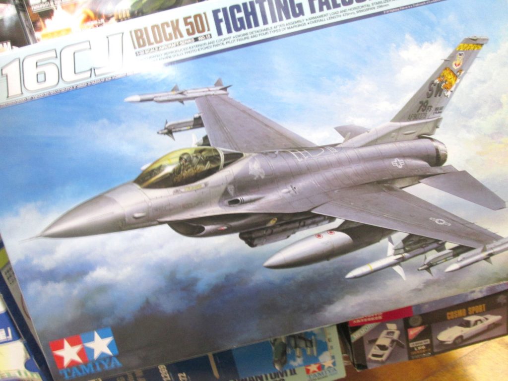 タミヤ  1/32 F-16CJ ファイティングファルコン