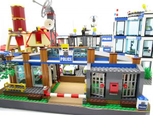 レゴシティ 7498 ポリスステーション等、組立て済みレゴをまとめて買取頂きました！