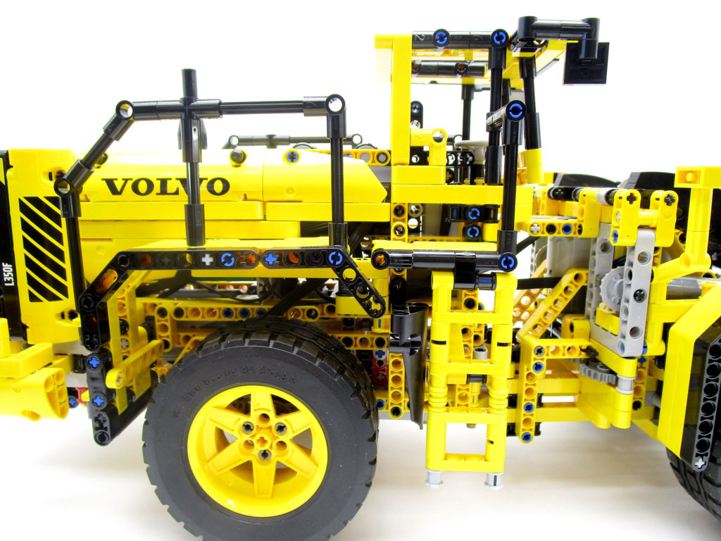 千葉県より、LEGOテクニック 42030 Volvo L350F ホイールローダーの