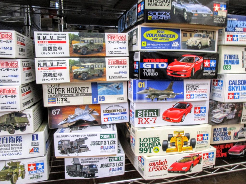 200点以上のスーパーカーやF1カー等のプラモデルを埼玉県より
