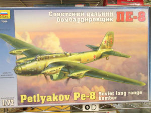 ズベズダ 1/72 Petlyakov Pe-8