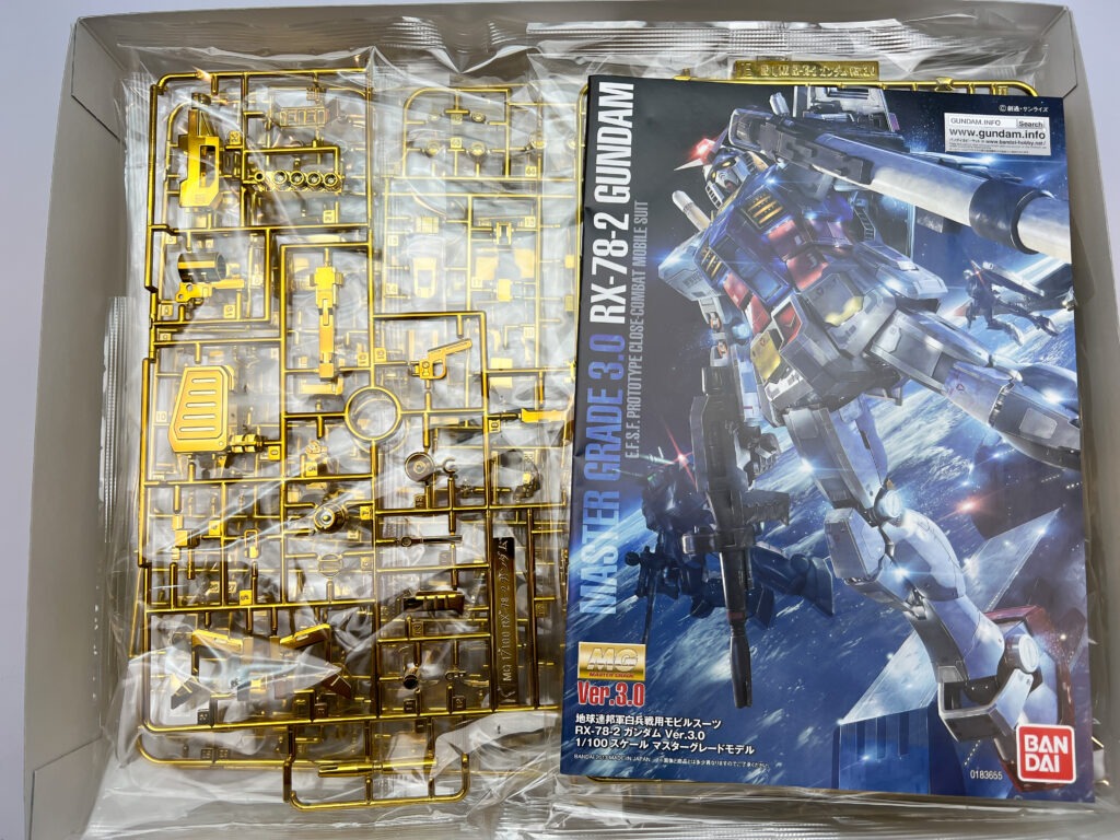 バンダイ MG 1/100  RX-78-2 ガンダム Ver.3.0 ゴールドコーティング ガンダムベース限定景品 キット内容