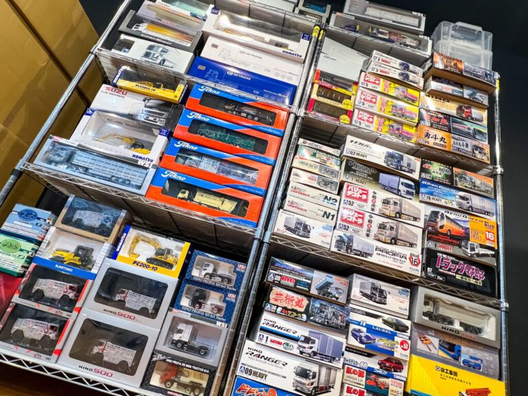埼玉県狭山市より、建機模型やデコトラプラモデル等を買取させていただきました！