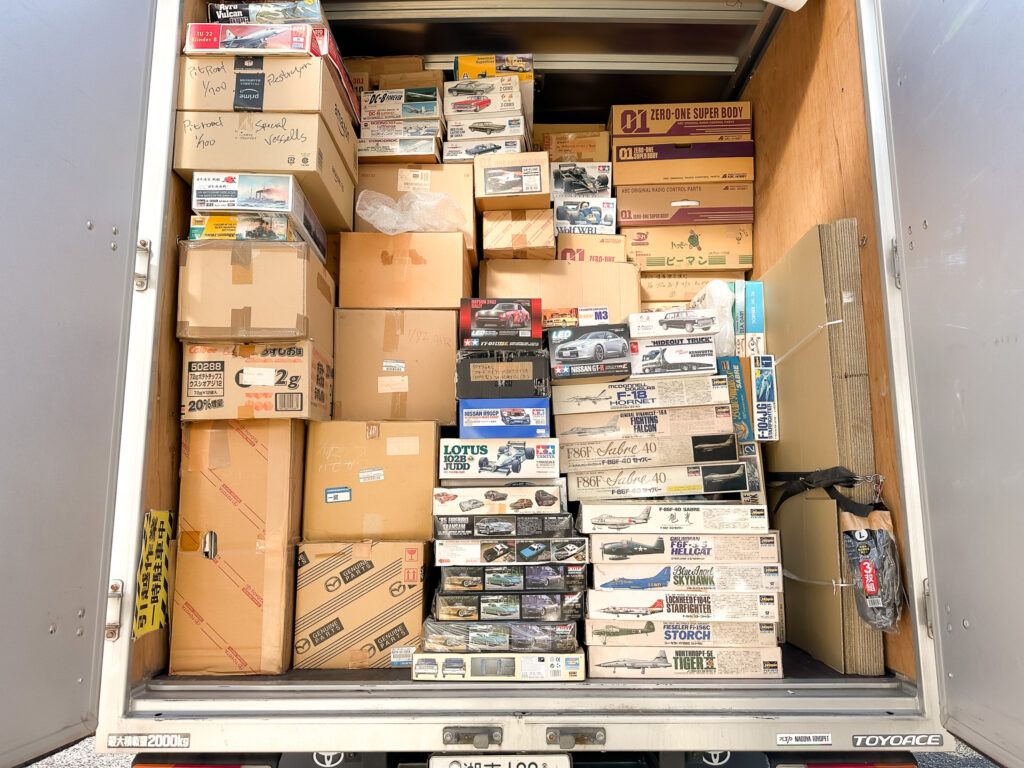 買取実績:トラックに満載のプラモデル