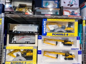 買取実績:1/32 コマツ PC400LC-6 など
