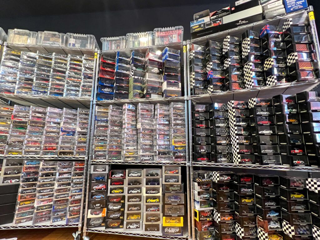 広島県福山市より、1700点を超えるスパークやミニチャンプスのミニカーを買取させていただきました！