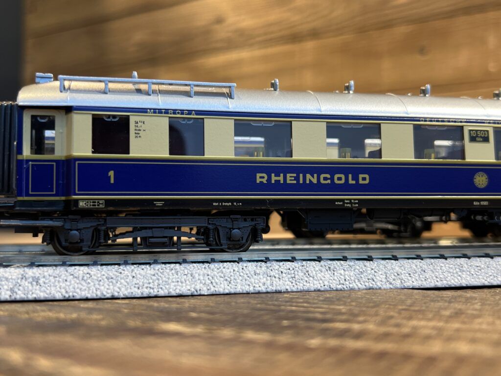 買取実績:メルクリン HOゲージ 4428 "Rheingold" Car setの側面写真