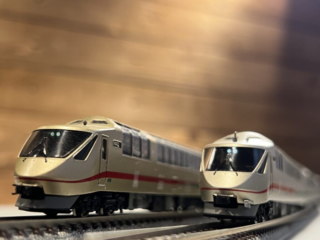 買取実績:マイクロエース A2770 北近畿タンゴ鉄道 KTR001型「タンゴエクスプローラー」登場時 3両セット・A2771 北近畿タンゴ鉄道 KTR001型「タンゴエクスプローラー」改造後 3両セットの先頭部をライト点灯させて撮影