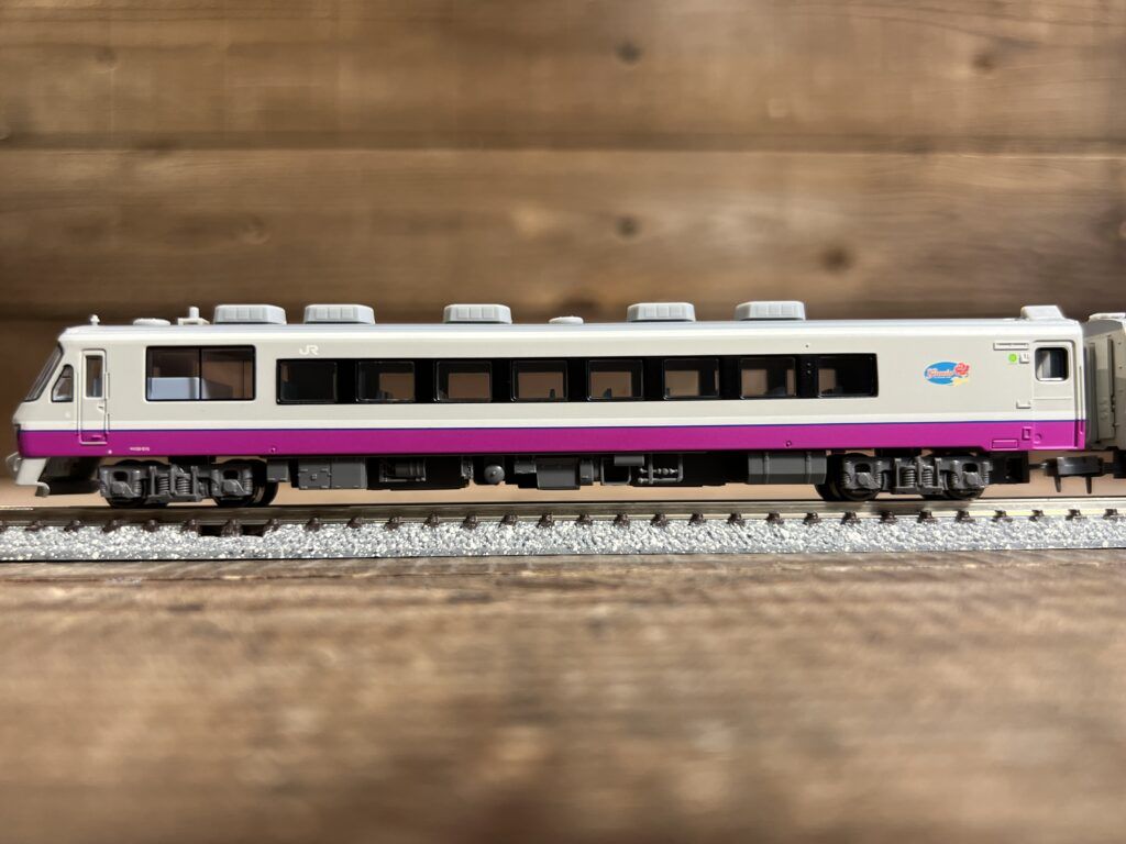 買取実績:マイクロエース A-2860キロ59系「グラシア」を横から撮影