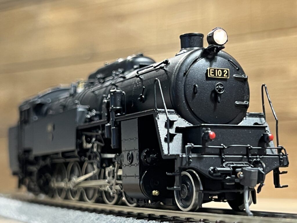 買取実績:マイクロキャスト水野 E10-2号機 金沢機関区所属 ライト点灯させて撮影